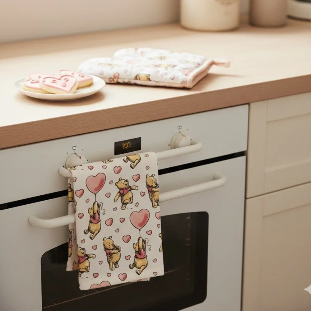 Disney Winnie the Pooh Valentine's Day Kitchen Set - 2 Towels & 2 Mini Mitts NWT